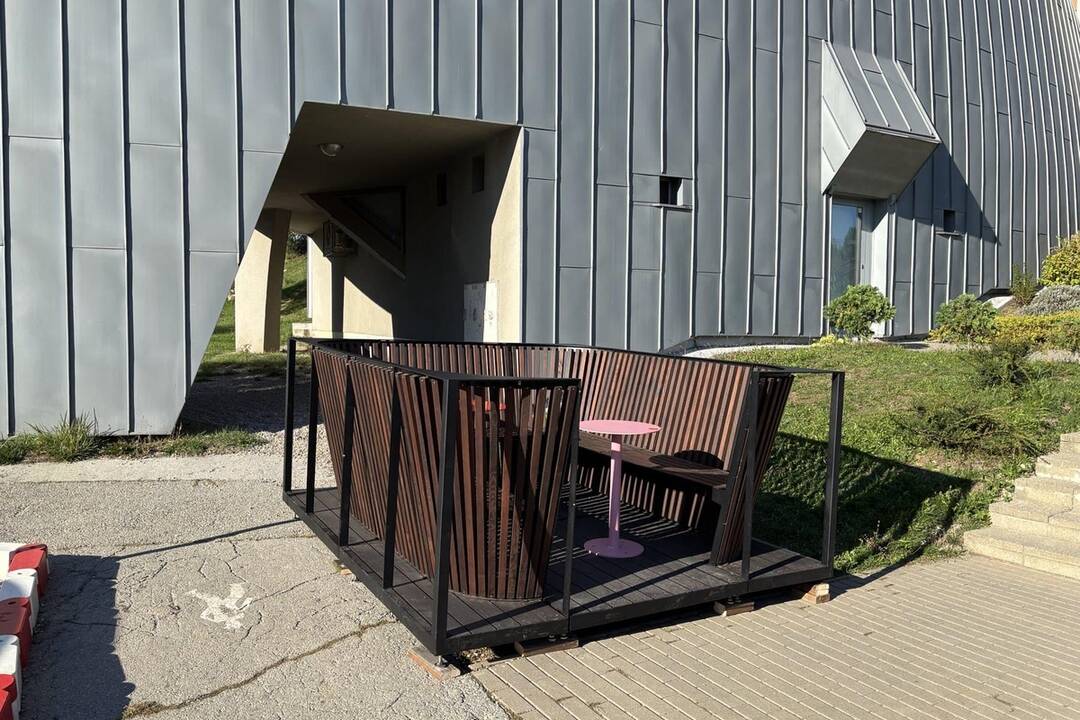 FOTO: Nový parklet na sídlisku KVP sa stal terčom kritiky miestnych, foto 2