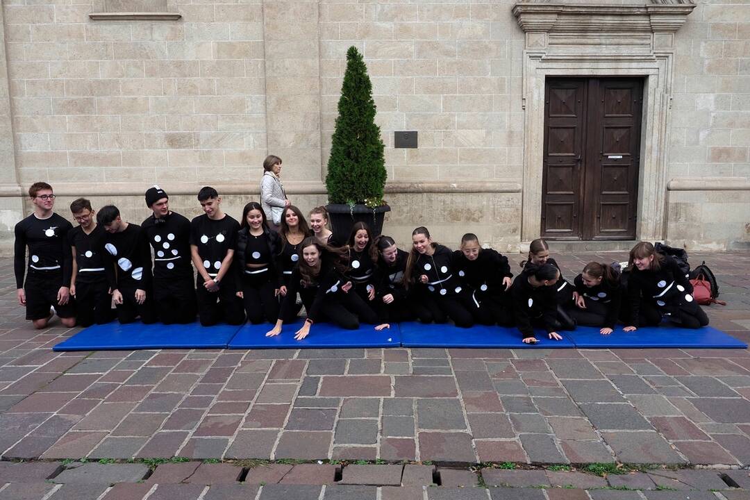 FOTO: Košickí študenti premenili Hlavnú ulicu na španielsku La Ramblu, foto 11