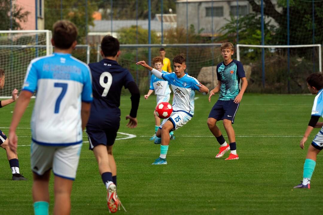 FOTO: Žiaci zo ZŠ Požiarnická a hráči FC Lokomotíva majú nové futbalové ihrisko, foto 8