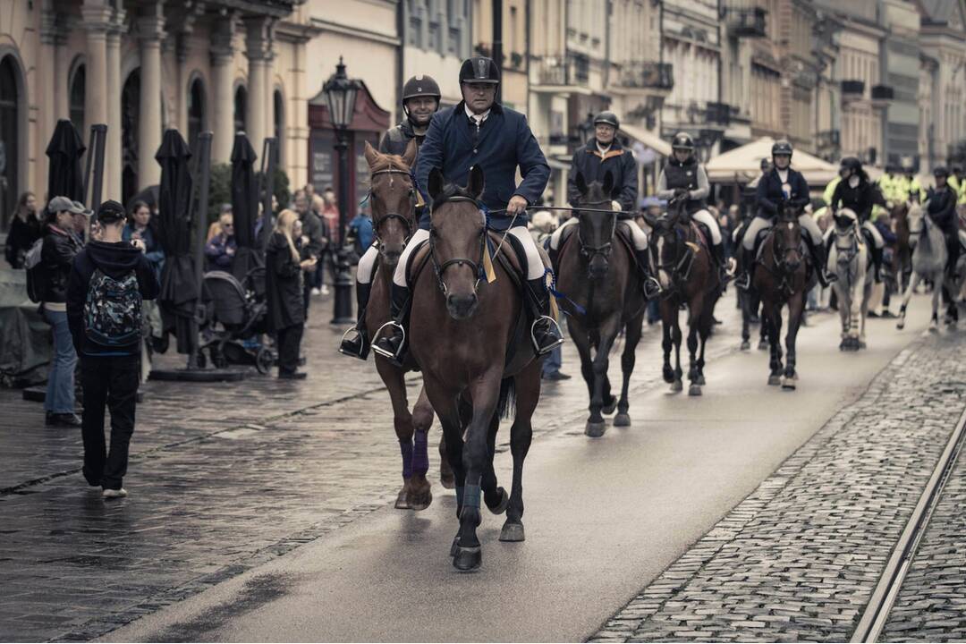 FOTO: Košicami viedol sprievod koní. Konala sa tradičná Hubertova jazda, foto 14