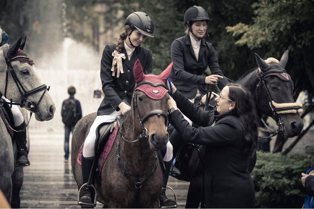 FOTO: Košicami viedol sprievod koní. Konala sa tradičná Hubertova jazda, foto 20