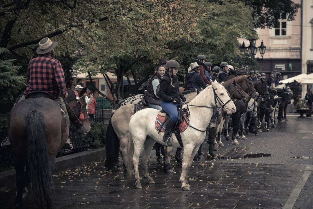 FOTO: Košicami viedol sprievod koní. Konala sa tradičná Hubertova jazda, foto 24