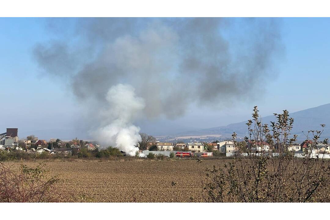 FOTO: Požiar odpadu nad obcou Čaňa, foto 5