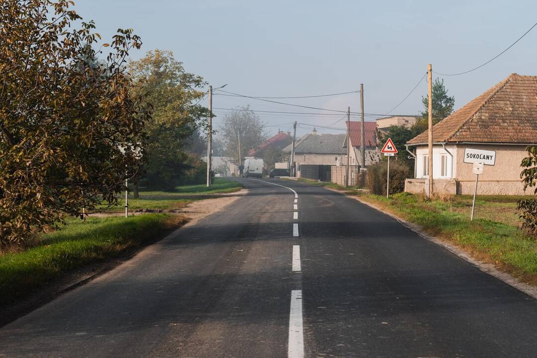 FOTO: Oprava cesty vedúcej cez obec Sokoľany, foto 1