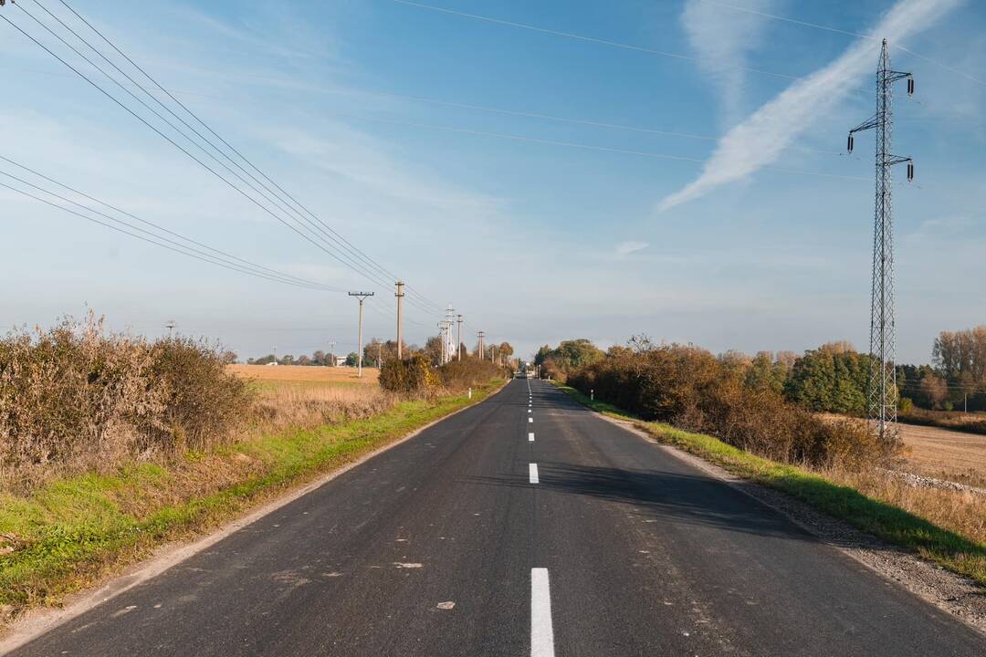 FOTO: Oprava cesty vedúcej cez obec Sokoľany, foto 3