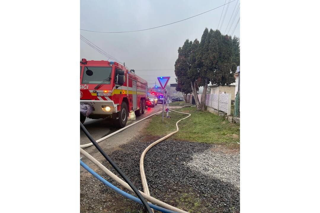 FOTO: Požiar rodinného domu v obci Zemplínske Jastrabie, foto 5