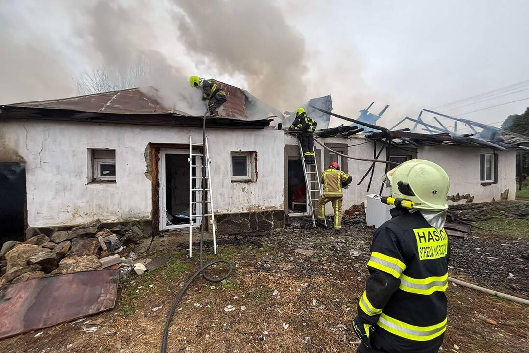 FOTO: Požiar rodinného domu v obci Zemplínske Jastrabie, foto 3