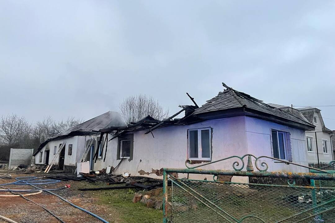 FOTO: Požiar rodinného domu v obci Zemplínske Jastrabie, foto 6