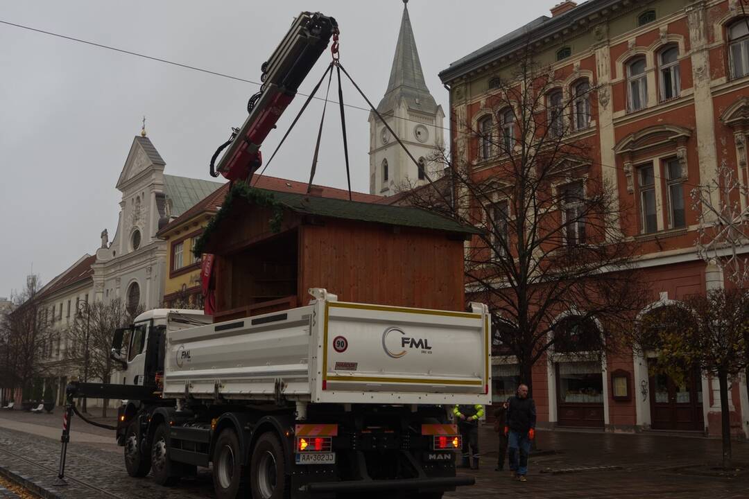 Vianočný stromček dorazil na Hlavnú, foto 18