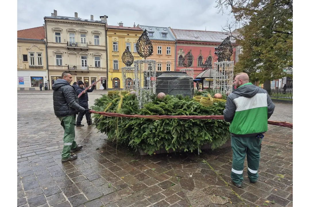 FOTO: Centrum Košíc už zdobí adventný veniec, foto 3