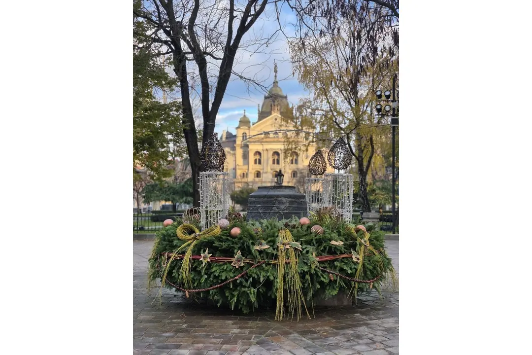 FOTO: Centrum Košíc už zdobí adventný veniec, foto 9