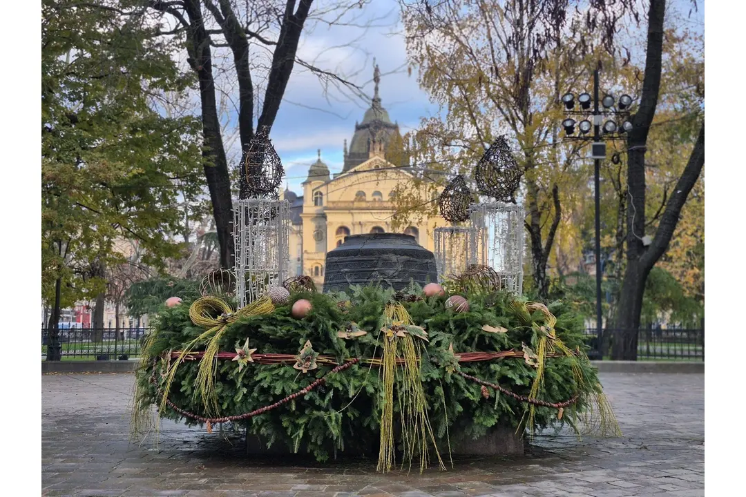 FOTO: Centrum Košíc už zdobí adventný veniec, foto 4