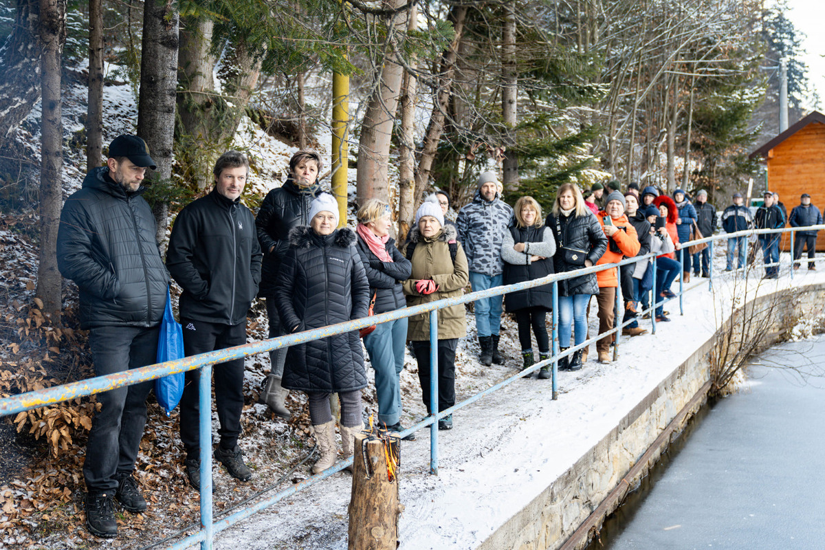 Na otvorenie sauny sa prišli pozrieť milovníci saunovania aj široká verejnosť, foto 10