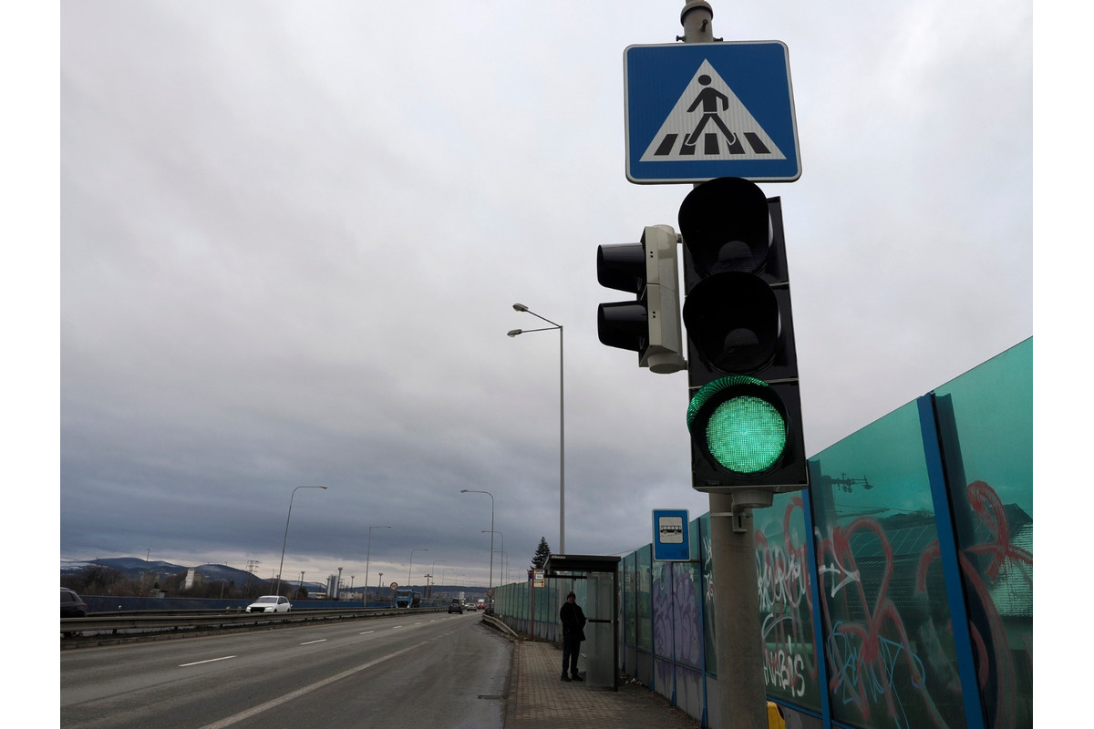 FOTO: Na Južnom nábreží vymenili staré semafory za nové, foto 2