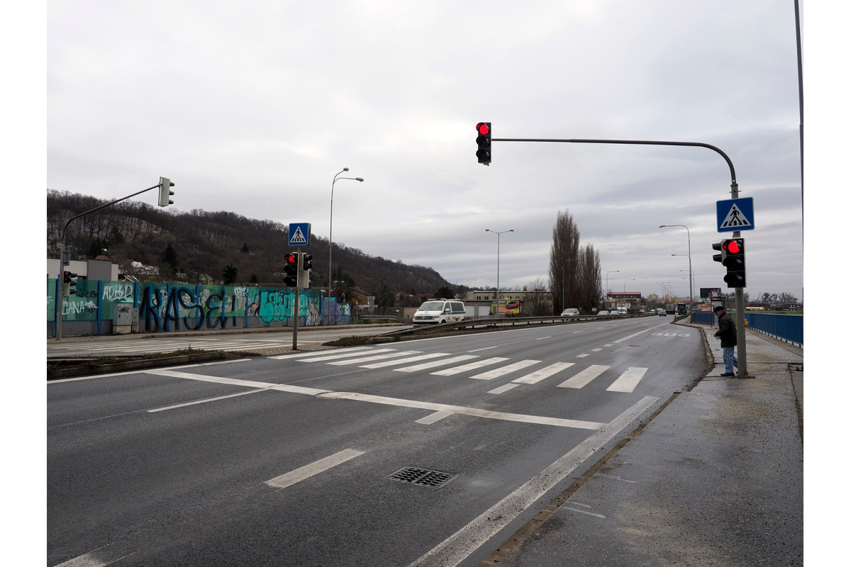 FOTO: Na Južnom nábreží vymenili staré semafory za nové, foto 3