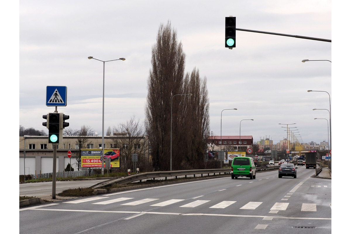 FOTO: Na Južnom nábreží vymenili staré semafory za nové, foto 4