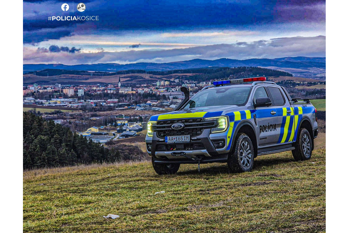 Spišskonovomestskí policajti si prevzali nové vozidlá, foto 3