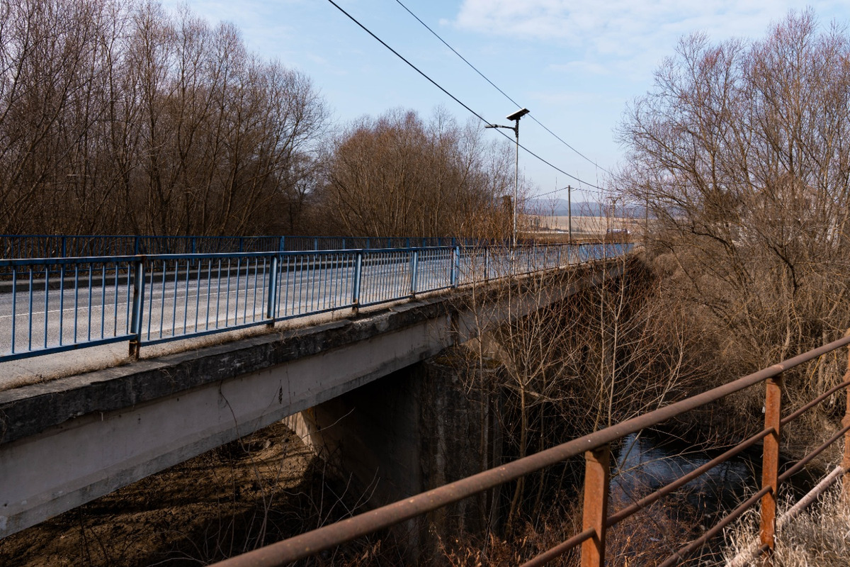 FOTO: Poškodený most v Ploskom začali opravovať, foto 3