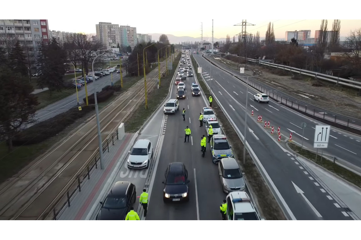 FOTO: Policajná akcia v Košiciach, policajti odstavili časť mesta, foto 11