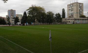 FOTO: Žiaci zo ZŠ Požiarnická a hráči FC Lokomotíva majú nové futbalové ihrisko